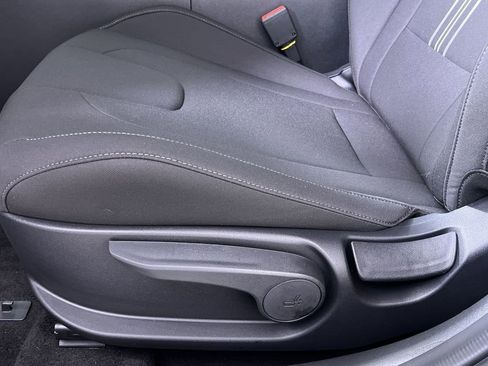 Used 2025 Hyundai Elantra Sport image 14