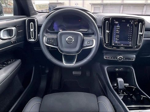 Used 2023 Volvo C40 P8 Recharge Ultimate image 8