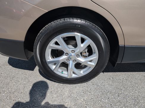 Used 2018 Chevrolet Equinox LT FWD image 9