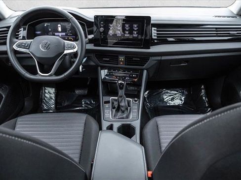 Used 2025 Volkswagen Jetta S image 18