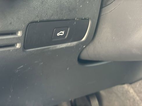 Certified 2025 Volvo XC40 B5 Plus AWD/4WD image 13