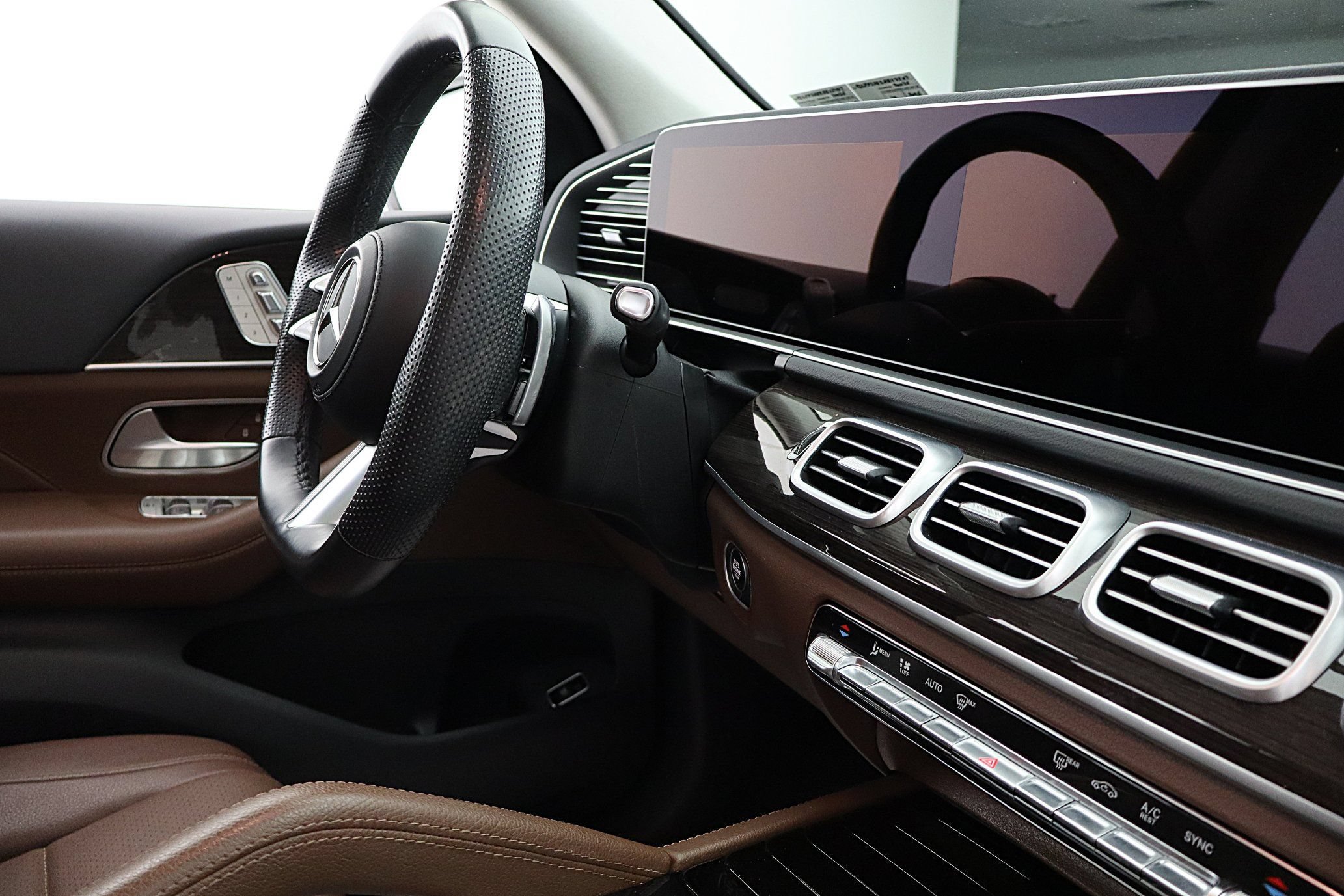 Used 2024 Mercedes-Benz GLS 450 4MATIC image 30