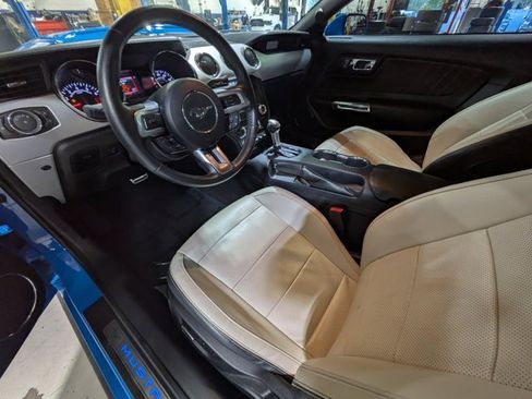 Used 2017 Ford Mustang Premium image 12