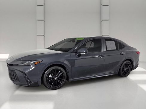 Used 2025 Toyota Camry SE w/ Convenience Package FWD image 9