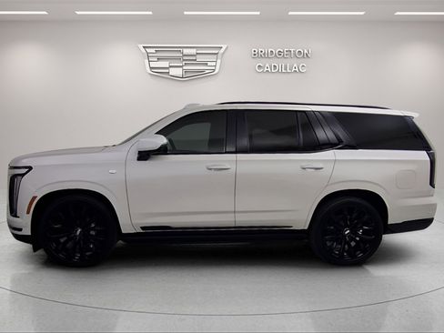 Used 2025 Cadillac Escalade Sport Platinum w/ LPO, ONYX Package image 4