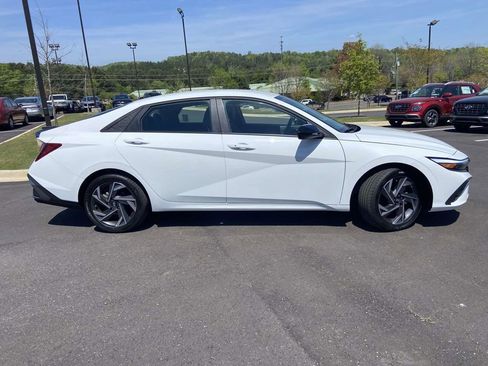 Certified 2025 Hyundai Elantra Sport FWD image 2