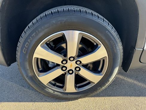 Used 2023 Chevrolet Traverse LT w/ LT Premium Package image 10