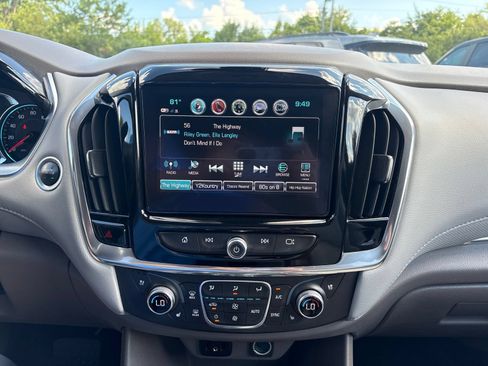 Used 2018 Chevrolet Traverse Premier w/ Driver Confidence II Package FWD image 17