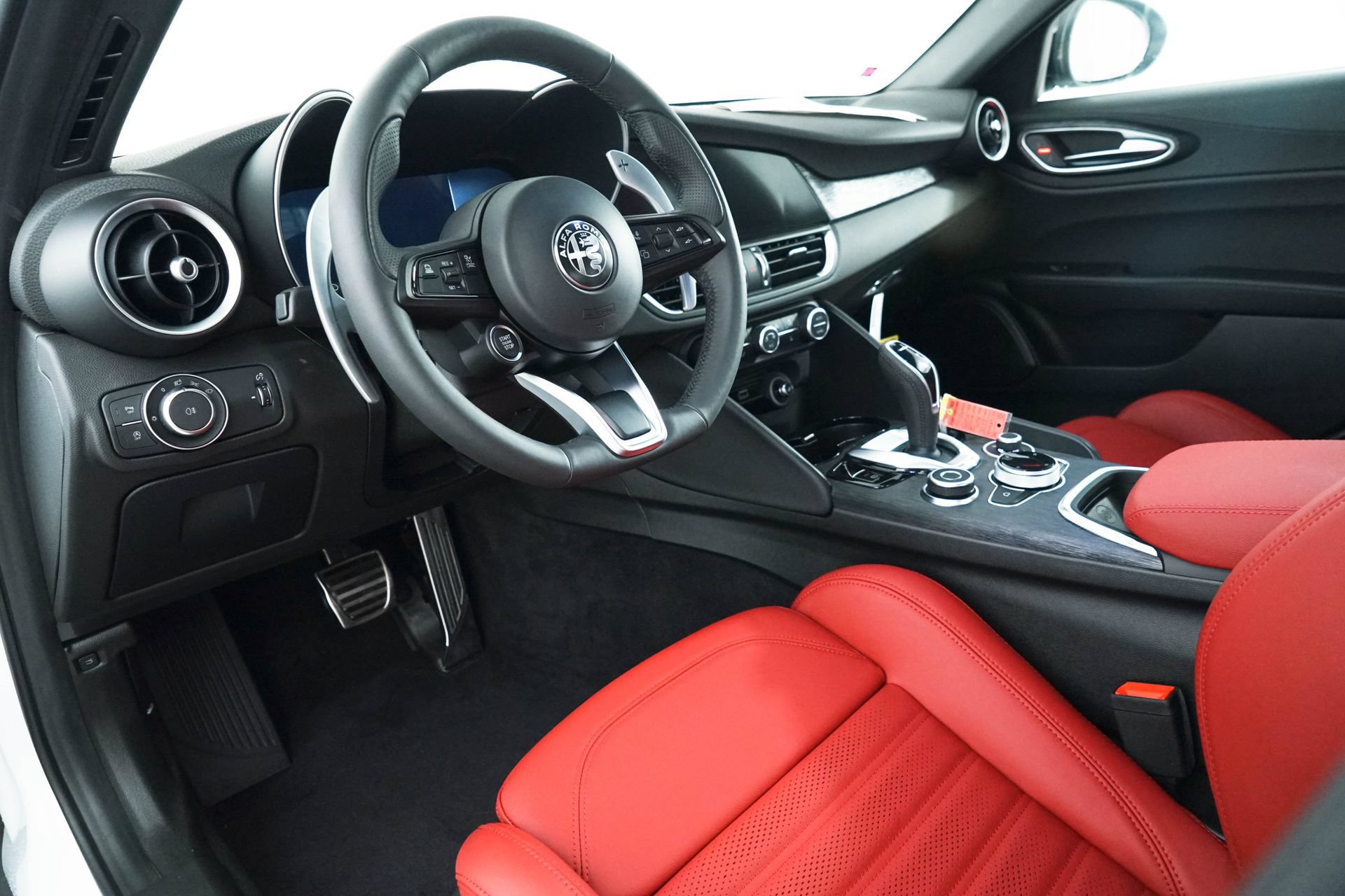Used 2024 Alfa Romeo Giulia Sprint RWD image 19