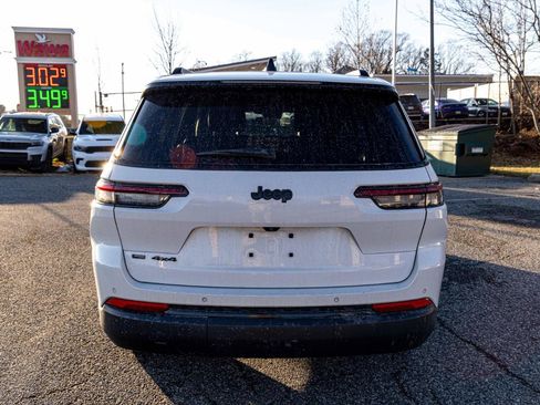 Used 2023 Jeep Grand Cherokee L Laredo image 5