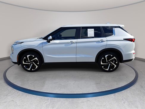 Used 2024 Mitsubishi Outlander SE FWD image 8
