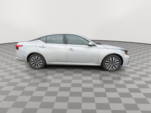 Used 2023 Nissan Altima 2.5 SV FWD image 9