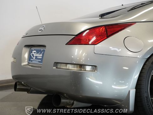 Used 2005 Nissan 350Z Coupe w/ (N93) Cargo Convenience Pkg image 29