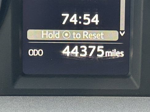 Certified 2018 Toyota RAV4 LE image 24