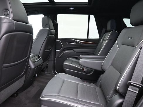Used 2023 Cadillac Escalade Premium Luxury AWD/4WD image 22