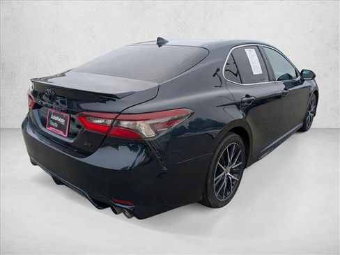 Used 2021 Toyota Camry SE w/ Convenience Package FWD image 5