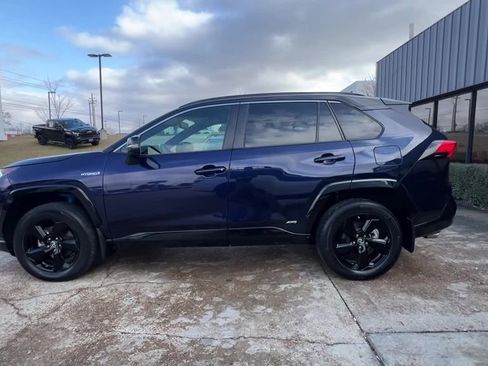 Certified 2019 Toyota RAV4 XSE image 3