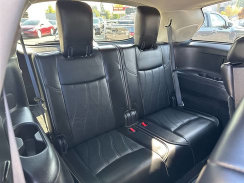 Used 2013 INFINITI JX35 AWD w/ Premium Pkg image 30