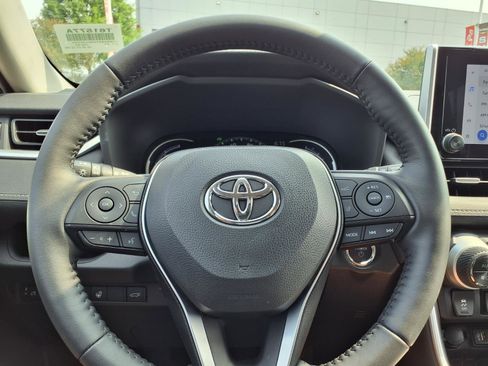 Used 2023 Toyota RAV4 XLE Premium AWD/4WD image 20