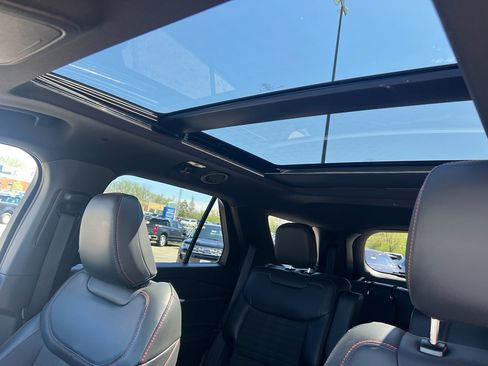 Used 2025 Ford Explorer ST-Line w/ Premium Package AWD/4WD image 13