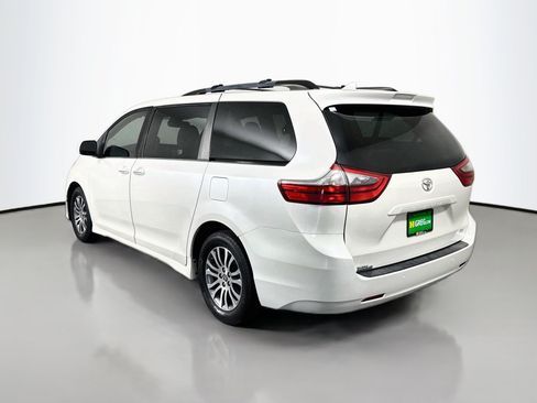 Used 2020 Toyota Sienna XLE w/ XLE Navigation Package FWD image 7