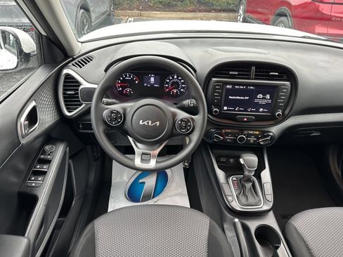 Used 2022 Kia Soul LX image 16