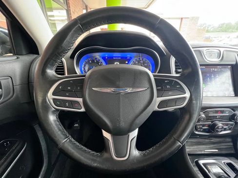 Used 2019 Chrysler 300 Touring w/ Sport Appearance Package image 26