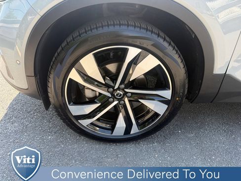 Certified 2024 Volvo XC40 B5 Plus w/ Protection Package Premier AWD/4WD image 12