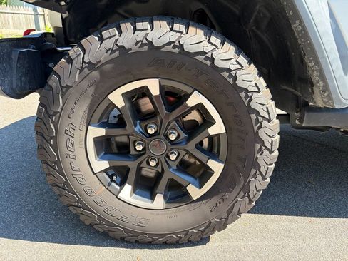 Used 2025 Jeep Wrangler Unlimited Rubicon AWD/4WD image 13