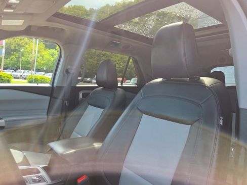 Used 2023 Ford Explorer XLT w/ Equipment Group 202A AWD/4WD image 28