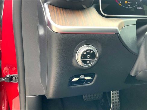 Used 2025 Mercedes-Benz C 300 Sedan image 11