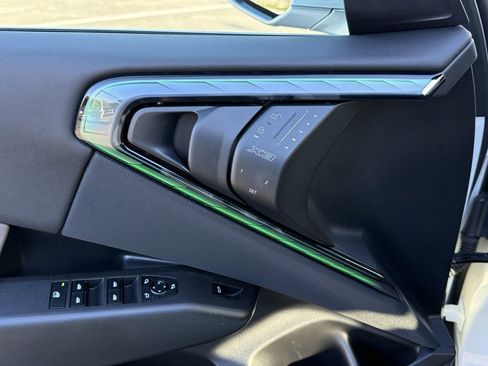 Used 2025 BMW X3 xDrive30i w/ Premium Package image 19