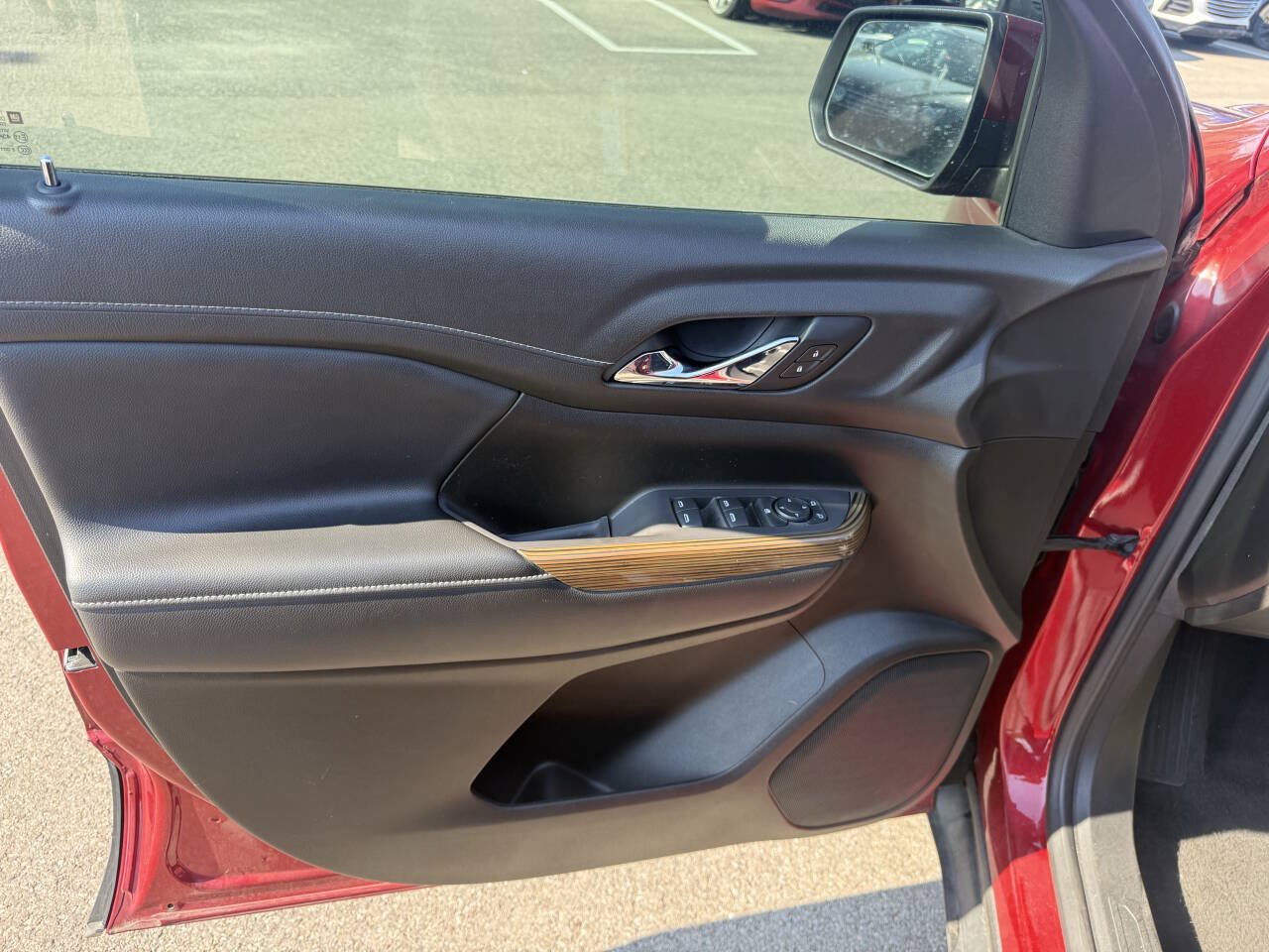 Used 2021 GMC Acadia SLE FWD image 17