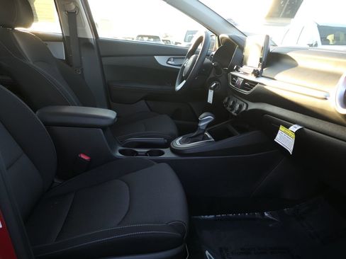 Used 2023 Kia Forte LXS w/ LXS Technology Package image 32