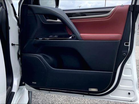 Used 2016 Lexus LX 570 4WD w/ Luxury Package image 43