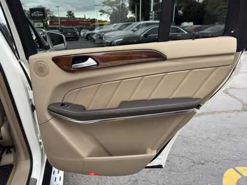 Used 2014 Mercedes-Benz GL 550 4MATIC image 39
