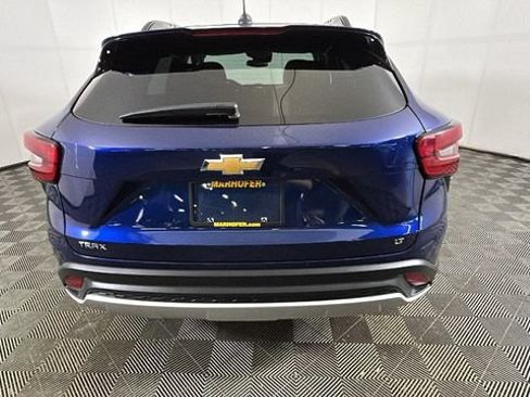 Used 2024 Chevrolet Trax LT w/ Sunroof Package FWD image 3