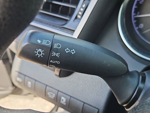 Used 2020 Toyota Camry LE image 22