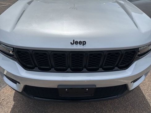 Used 2023 Jeep Grand Cherokee Altitude RWD image 49