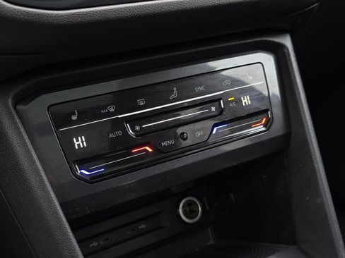 Used 2022 Volkswagen Tiguan SE image 31