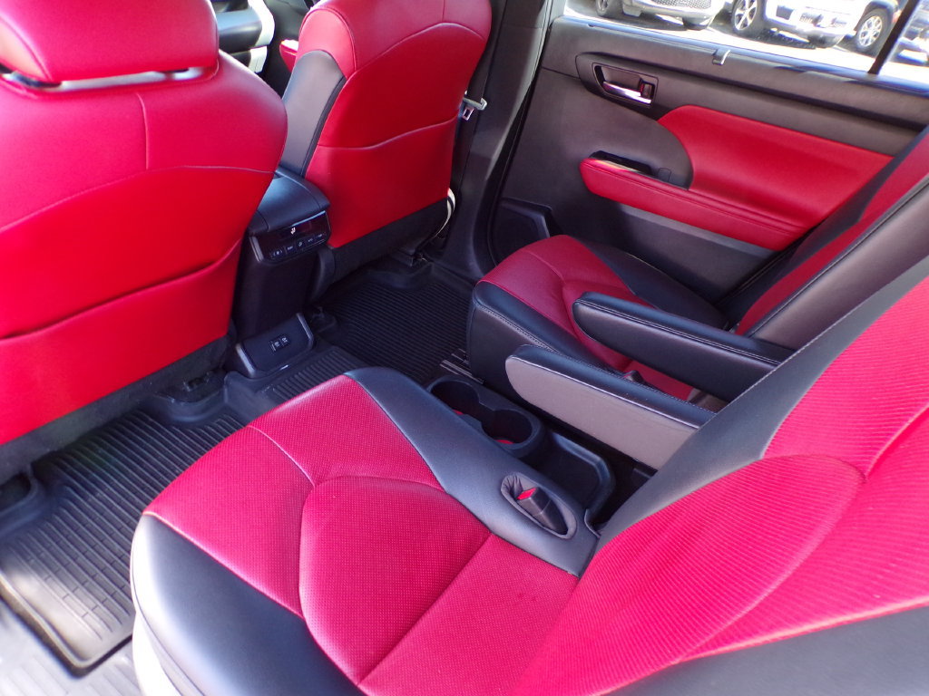 Used 2021 Toyota Highlander XSE AWD/4WD image 17