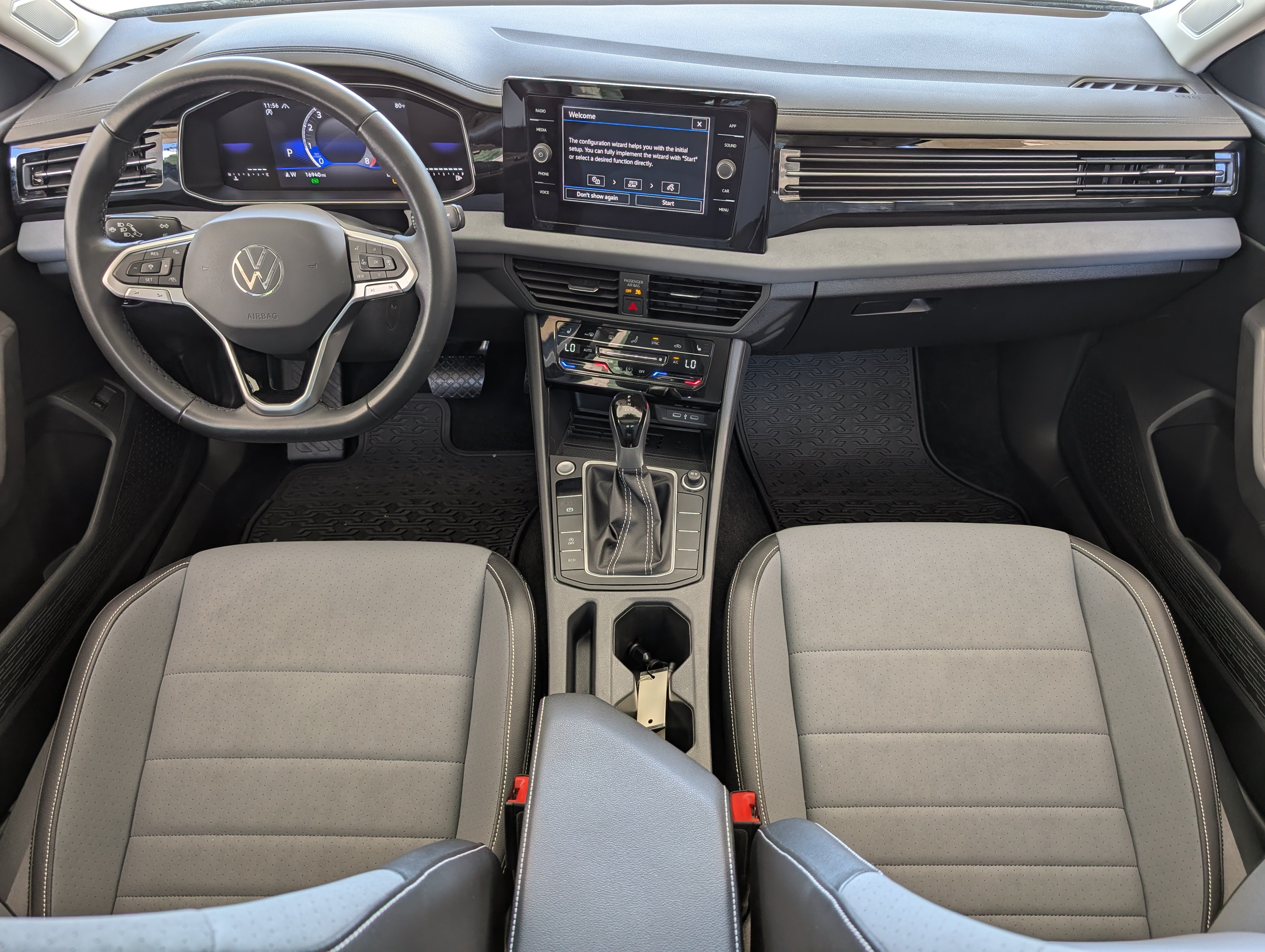 Used 2025 Volkswagen Jetta SE w/ Sunroof Package FWD image 23