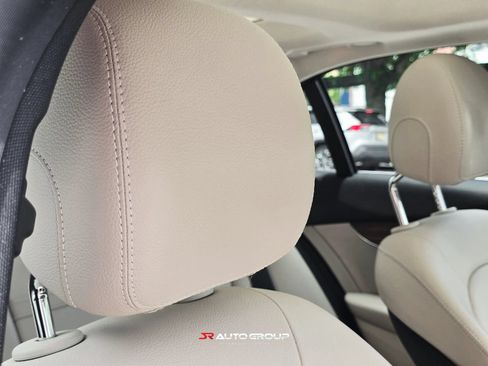 Used 2019 Mercedes-Benz C 300 4MATIC Sedan image 23