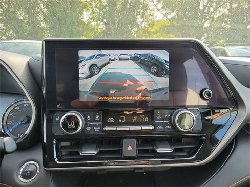 Used 2023 Toyota Highlander Bronze Edition image 21