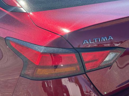 Used 2024 Nissan Altima 2.5 SV FWD image 10
