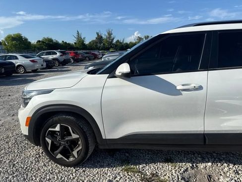 Used 2025 Kia Seltos S FWD image 11