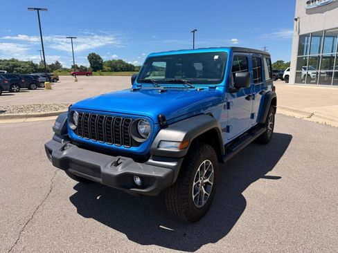 Used 2025 Jeep Wrangler Unlimited Sport AWD/4WD image 7