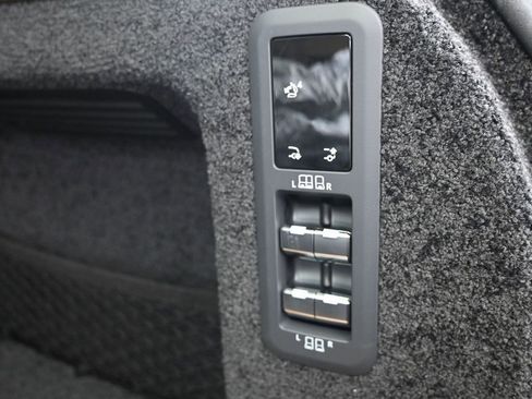 New 2026 Land Rover Range Rover Long Wheelbase SE image 18