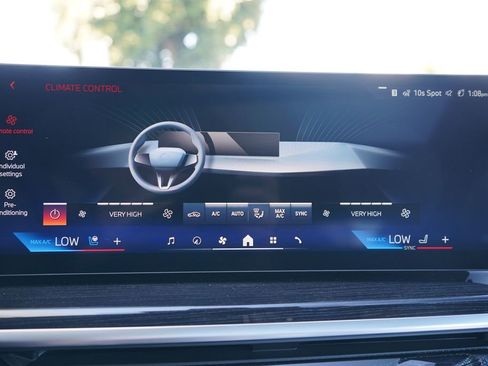 New 2026 BMW X6 xDrive40i w/ Climate Comfort Package image 17