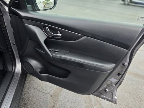 Used 2017 Nissan Rogue SV FWD image 7